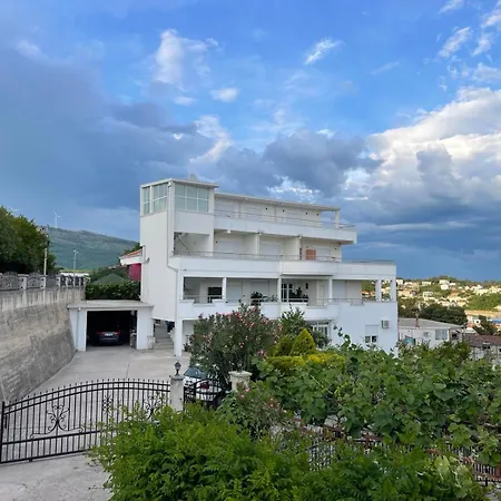 Home Rex Ulcinj Exterior photo